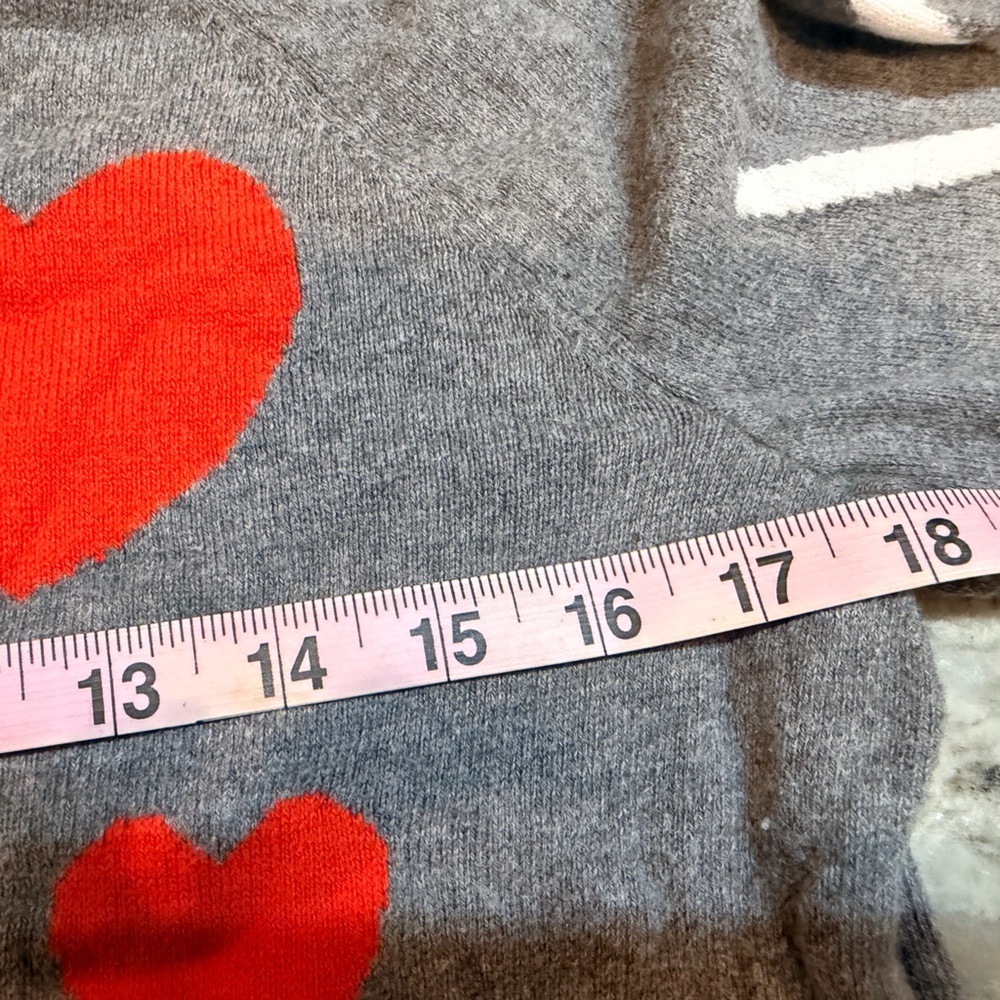 Torrid Gray Heart LOVE Graphic Crewneck Sweater Women’s 00 Medium - Picture 8 of 12